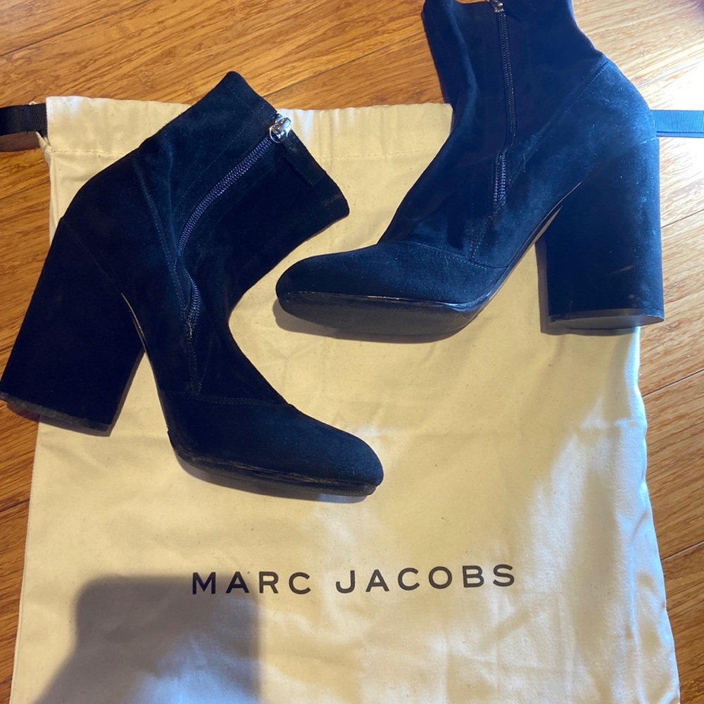 Valvet Black Marc Jacobs !! Used once! size 7 1/5 to 8 fits!